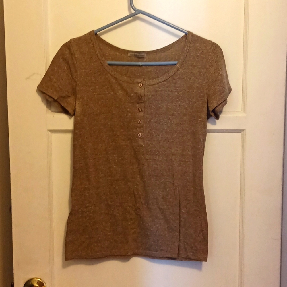 Simple short sleeve women's top